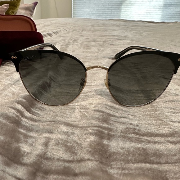 Gucci Aviator Sunglasses - black and gold - Picture 2 of 5
